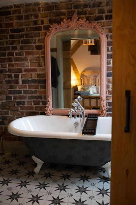 The Cart House - Beautiful Contemporary Barn - Hot Tub Διαμέρισμα Bridgnorth Εξωτερικό φωτογραφία