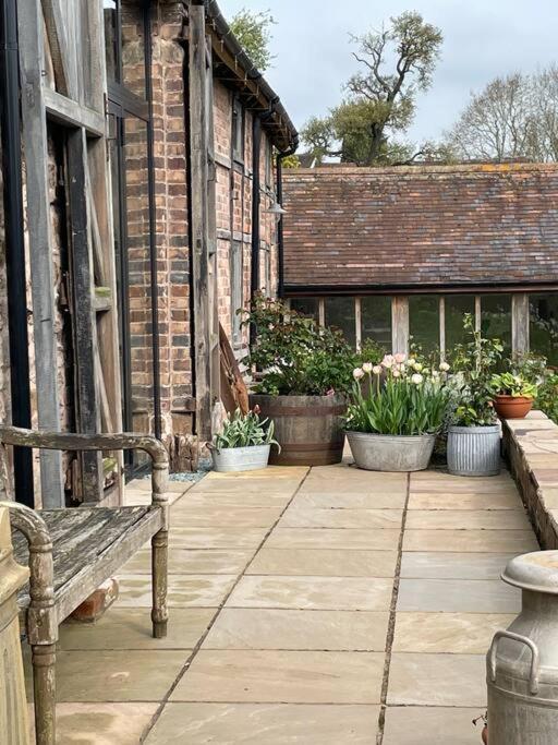 The Cart House - Beautiful Contemporary Barn - Hot Tub Διαμέρισμα Bridgnorth Εξωτερικό φωτογραφία